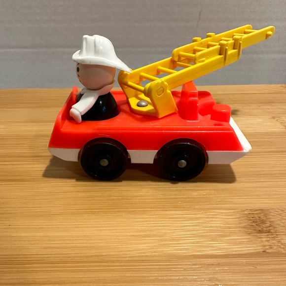 Vintage Fisher Price Little People Fireman and Fire Engine Truck! Village Toys! - Picture 13 of 13